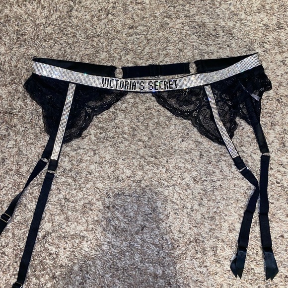 Victoria’s secret garter belt - Picture 1 of 4